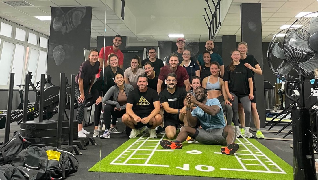 Gruppe im STRONGFIT Gym Pasing