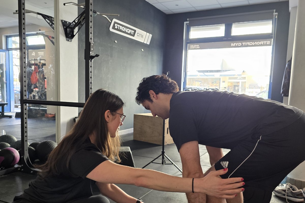 Personal Trainer instructing a deadlift